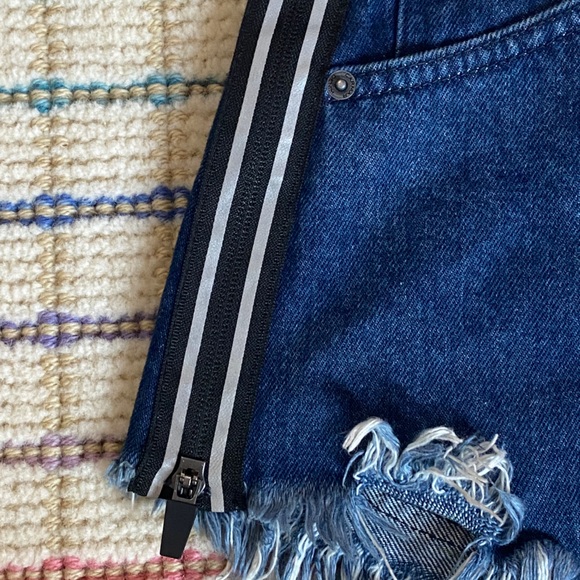 CARMAR DOUBLE ZIP REFLECTIVE SKIRT: size 25 - Picture 5 of 7